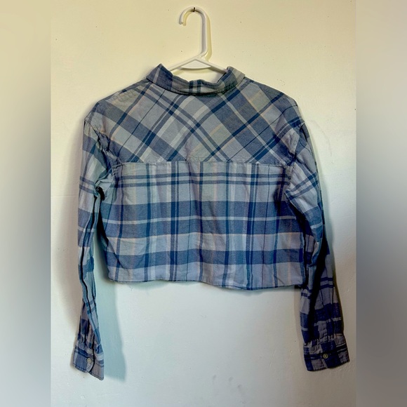 RSQ Women’s Blue Plaid Cropped Button Up - Picture 2 of 3
